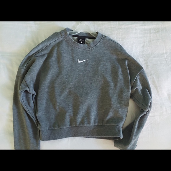 Nike Tops - Nike sweat shirt